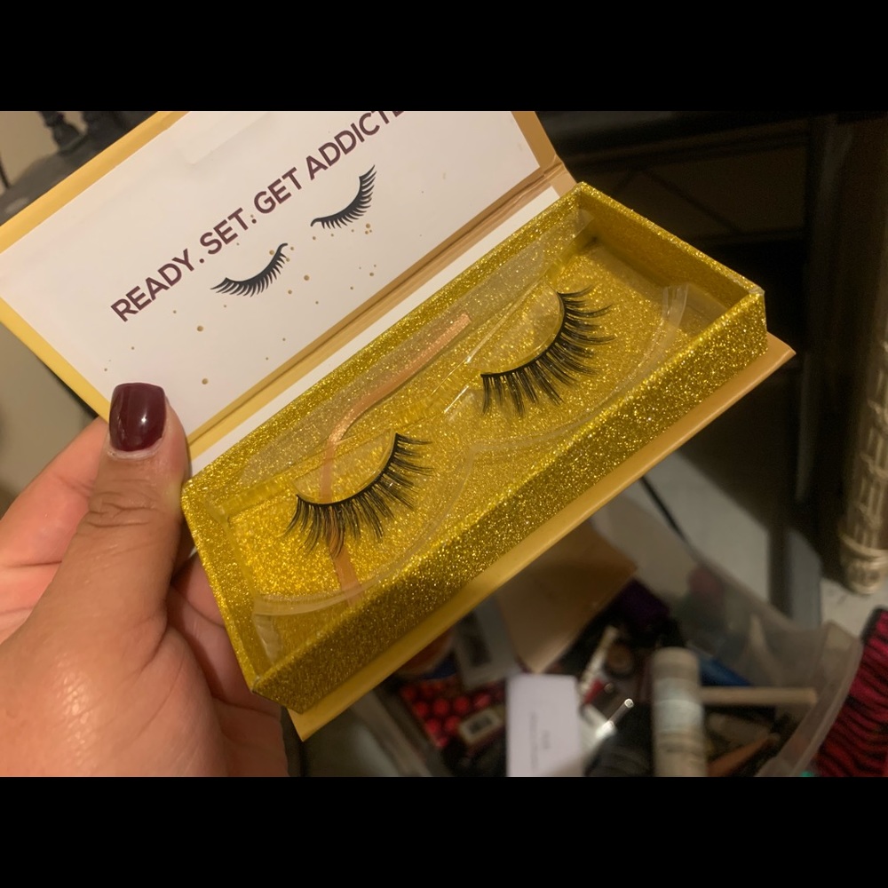 Lashes - Picture 2 of 2